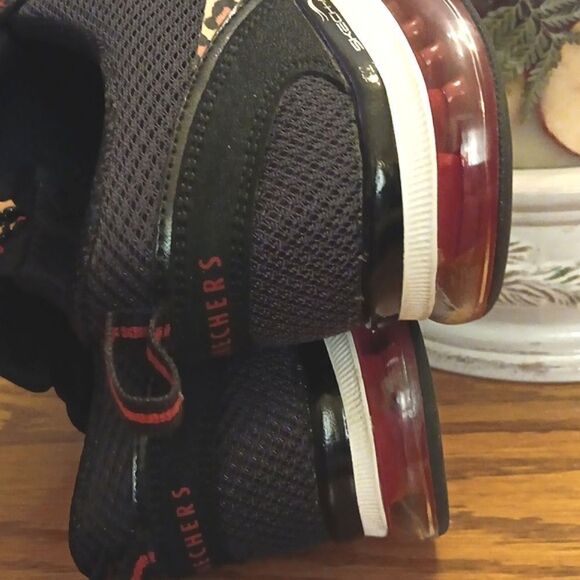 Sketchers Relaxed Fit Sneakers - Picture 10 of 11